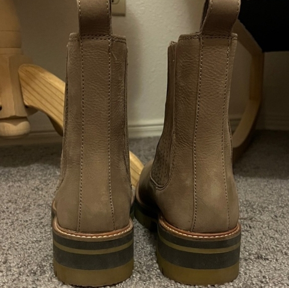 CLARKS Orianna Nubuck Ankle Womans Boots - Picture 5 of 5